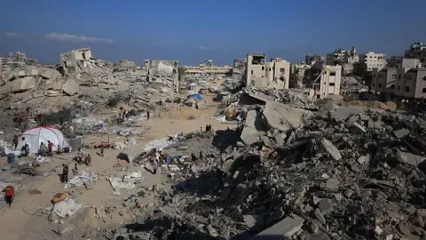 Military Tanks Advance into Major Gazan Civilian Area